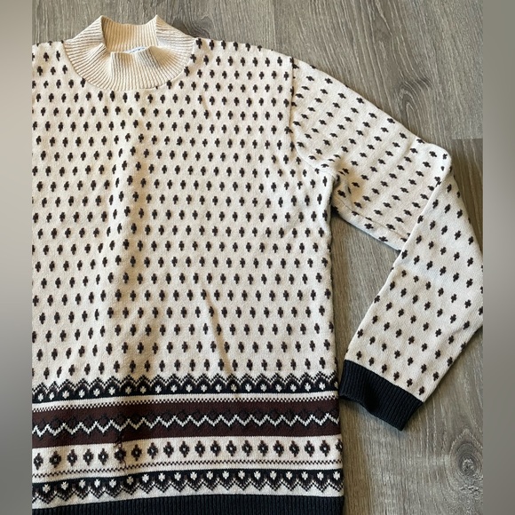 A Sweater Tale Medium Women’s Pullover Mock Neck Sweater - Picture 4 of 5